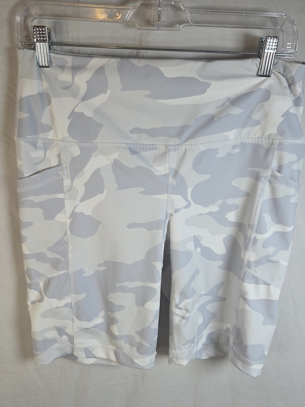 Yogalicious Lux White Camo Biker Shorts Size Large NWOT